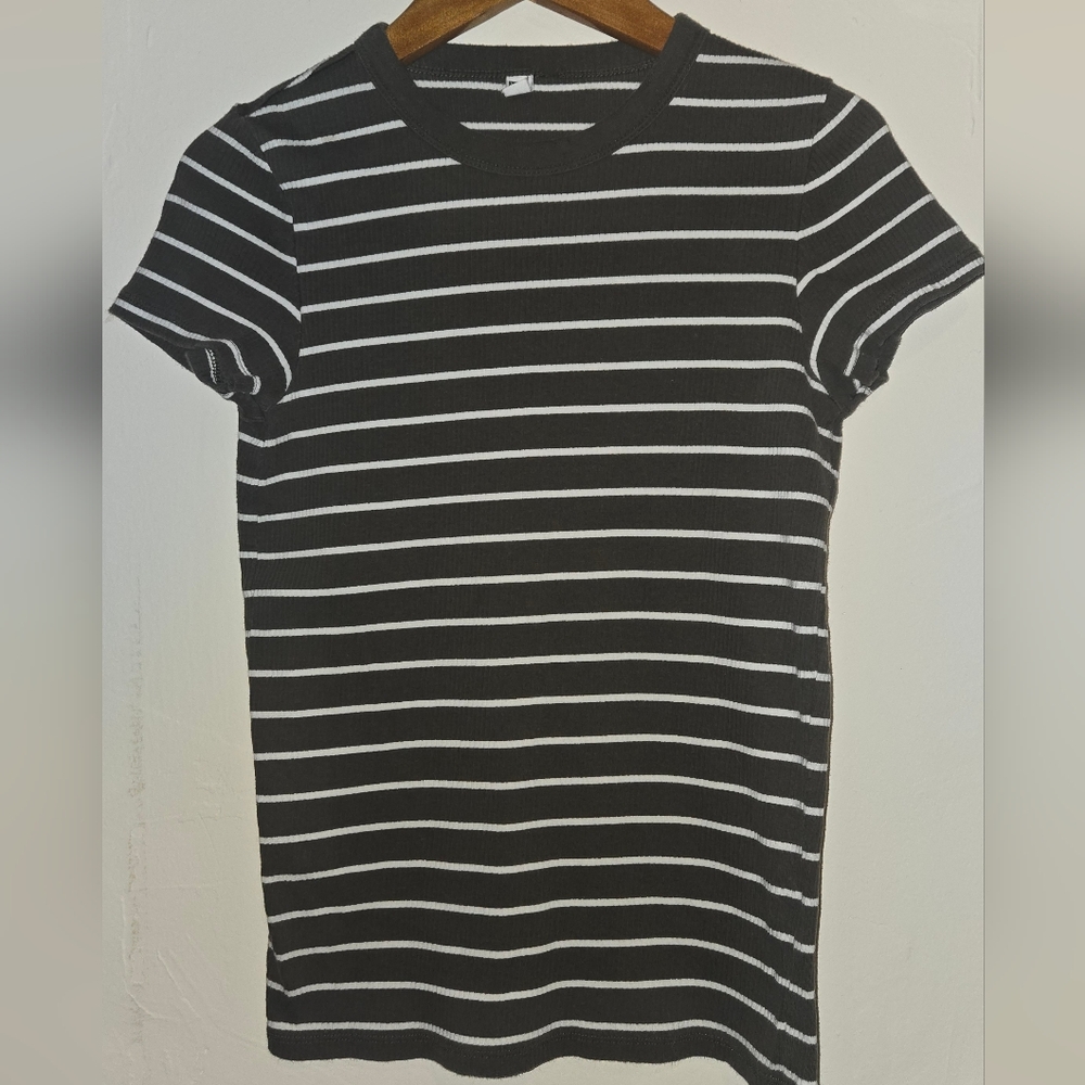 Uniqlo Stretchy, cotton ribbed Olive And Cream Striped Cap Sleeve Tee Size Med